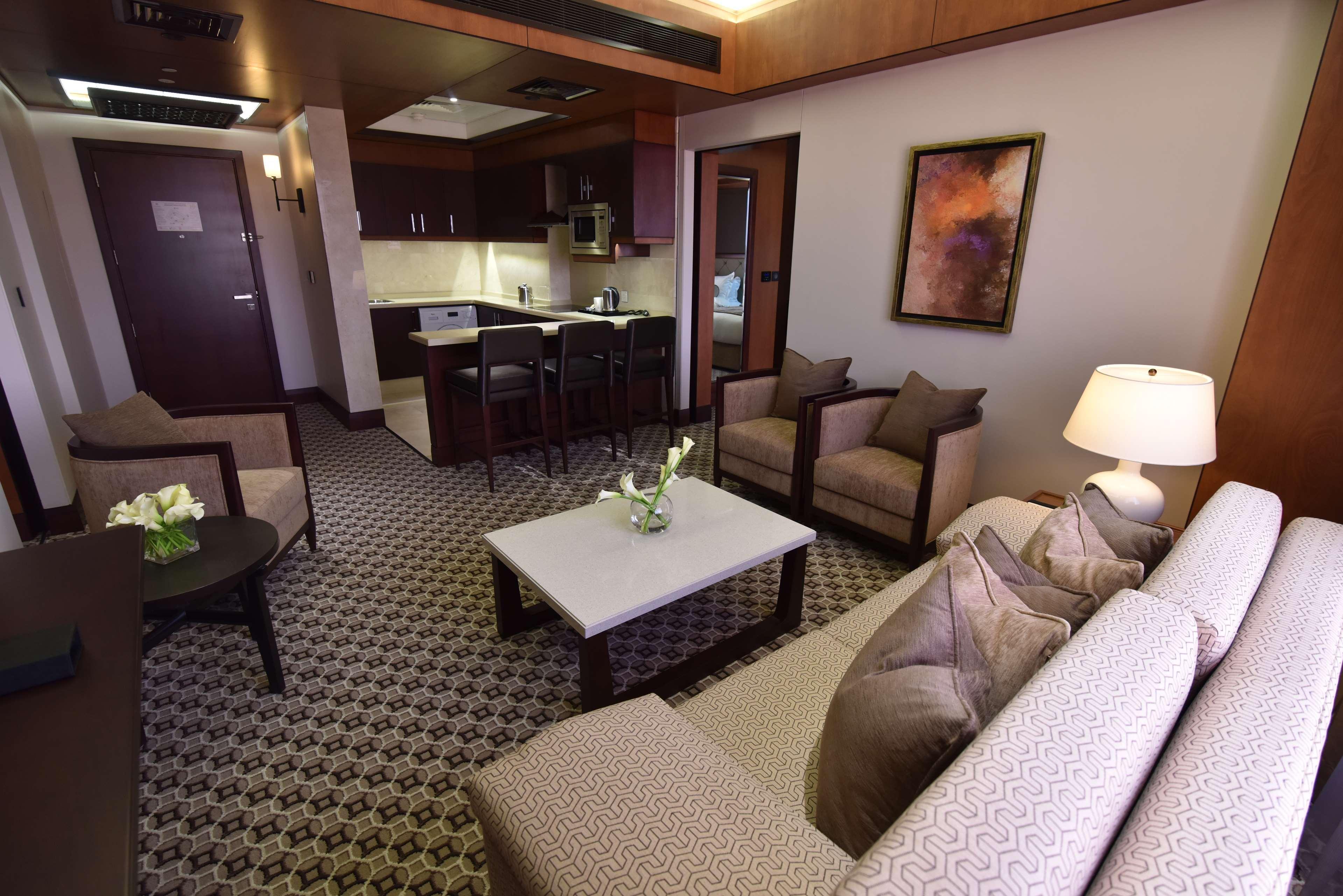 艾拉格兰德酒店 艾因 外观 照片 A living room in a suite at the Ritz-Carlton, Laguna Niguel